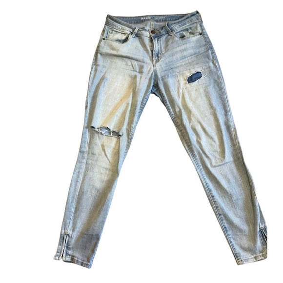Old Navy Denim - Old Navy Rockstar Mid-Rise Distressed Skinny Jeans – Women’s Size 6 Regular
